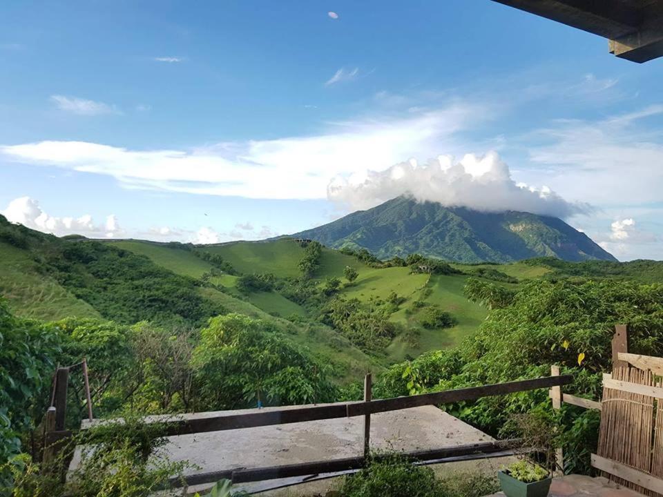 Florabells Iraya Guest House - Batanes Basco Ngoại thất bức ảnh